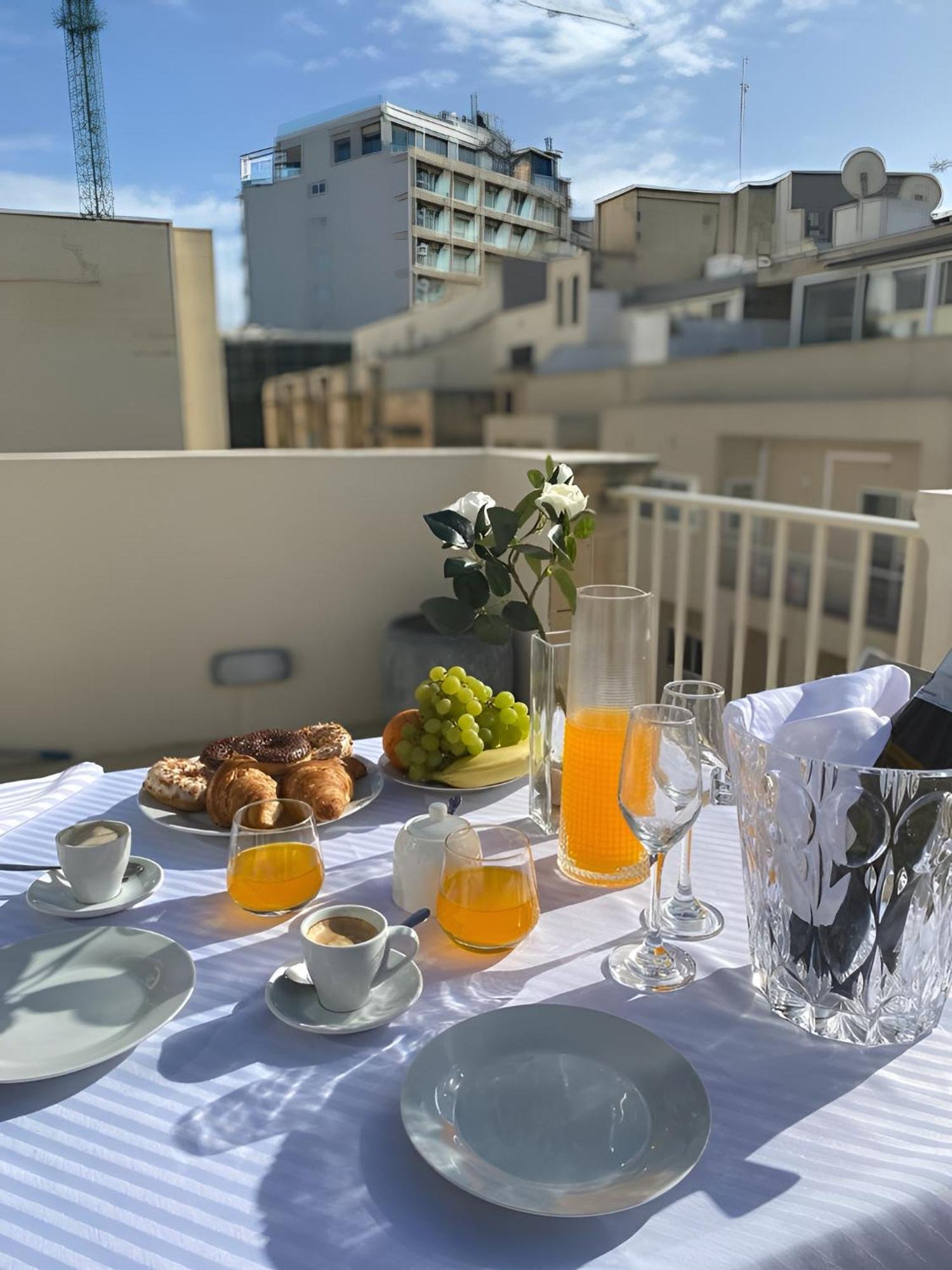 Apartamento Sliema Cosy Penthouse With Bbq Exterior foto