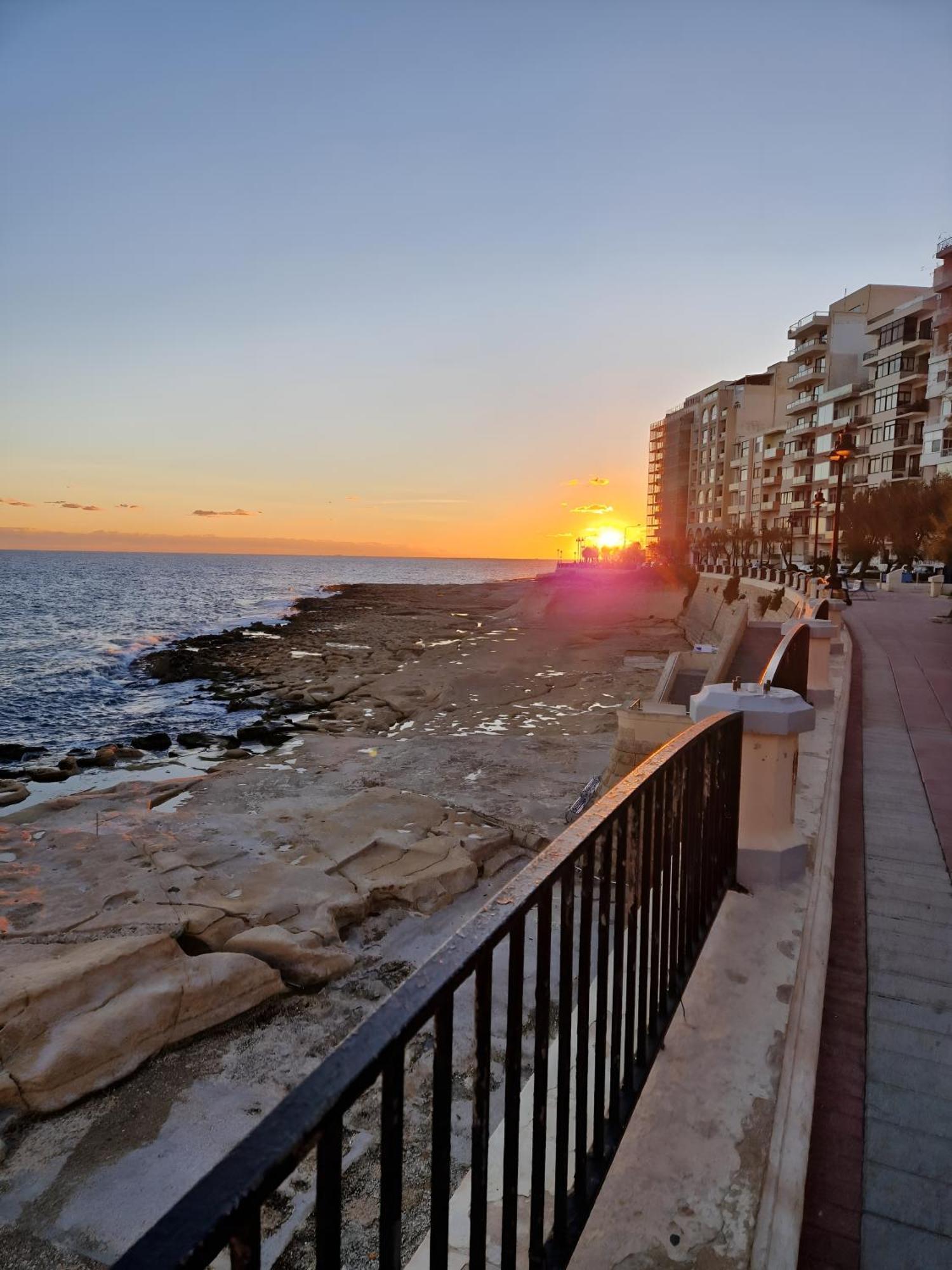 Apartamento Sliema Cosy Penthouse With Bbq Exterior foto