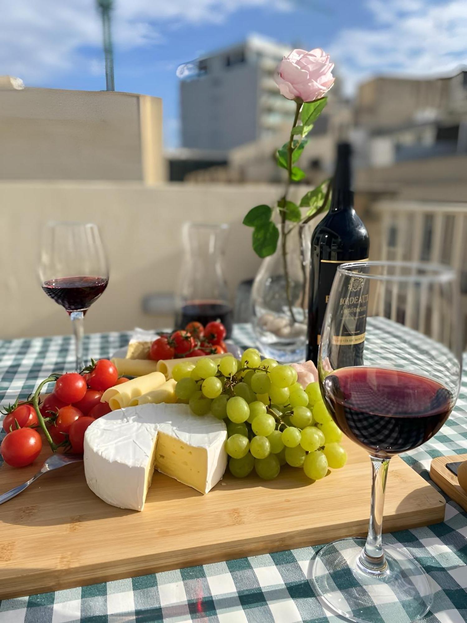 Apartamento Sliema Cosy Penthouse With Bbq Exterior foto